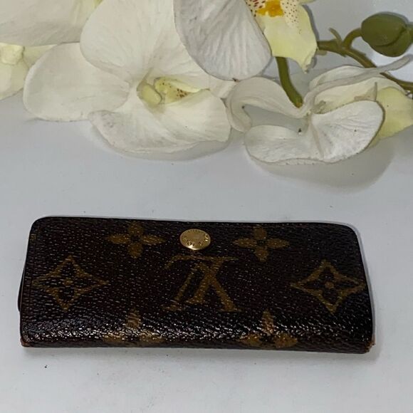 Authentic Louis Vuitton Monogram 4 Key Wallet - Picture 8 of 11